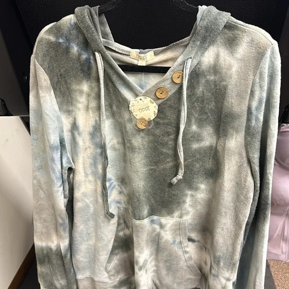 New with tags super soft Oddy hooded sweatshirt. - Picture 4 of 5